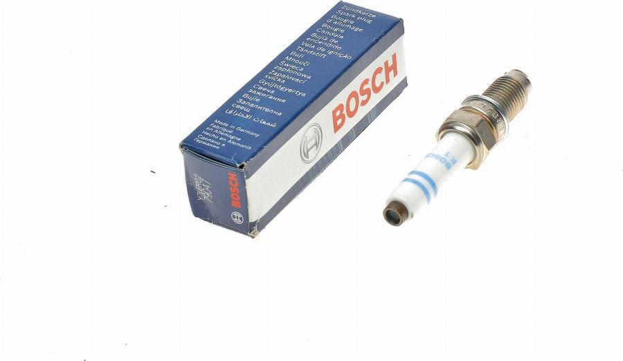 BOSCH 0 241 135 520 - Свеча зажигания parts5.com