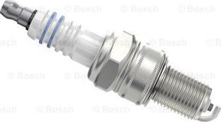 BOSCH 0 241 240 611 - Свеча зажигания parts5.com