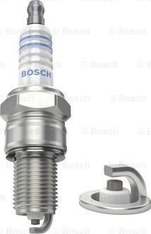 BOSCH 0 241 235 755 - Свеча зажигания parts5.com