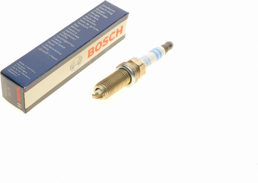 BOSCH 0 242 140 557 - Свеча зажигания parts5.com