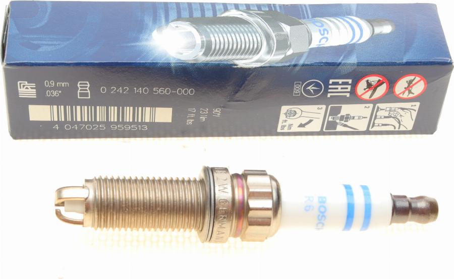 BOSCH 0 242 140 560 - Свеча зажигания parts5.com