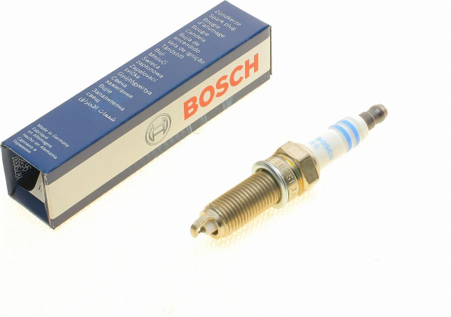 BOSCH 0 242 135 556 - Свеча зажигания parts5.com