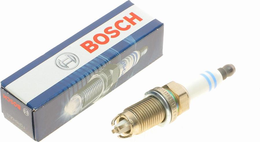 BOSCH 0 242 240 590 - Свеча зажигания parts5.com