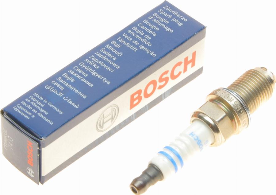 BOSCH 0 242 240 587 - Свеча зажигания parts5.com