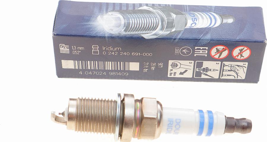 BOSCH 0 242 240 691 - Свеча зажигания parts5.com