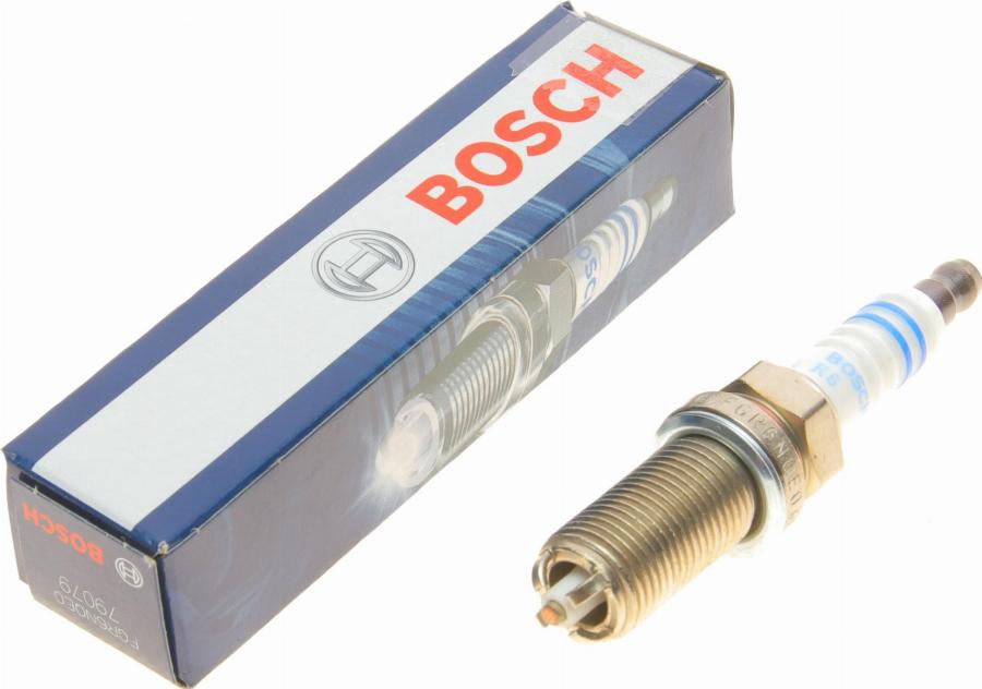 BOSCH 0 242 240 635 - Свеча зажигания parts5.com