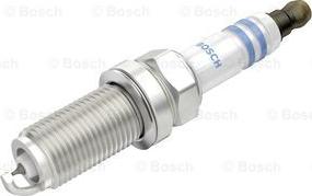 BOSCH 0 242 240 715 - Свеча зажигания parts5.com