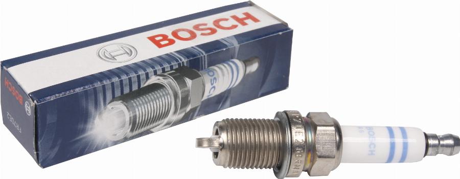 BOSCH 0 242 235 797 - Свеча зажигания parts5.com