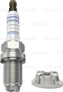 BOSCH 0 242 235 748 - Свеча зажигания parts5.com