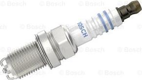 BOSCH 0 242 235 748 - Свеча зажигания parts5.com