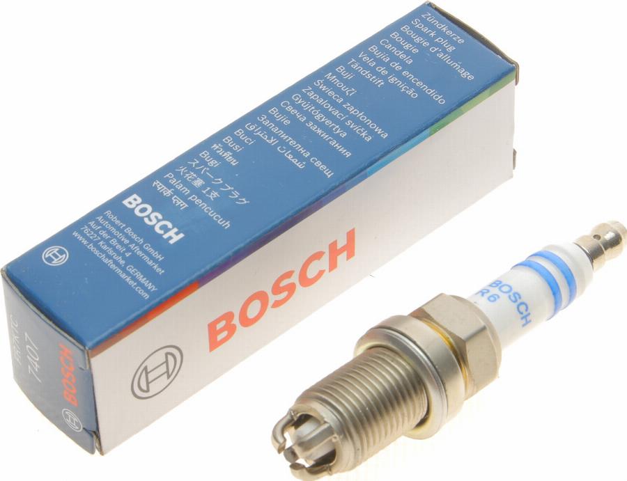 BOSCH 0 242 235 766 - Свеча зажигания parts5.com