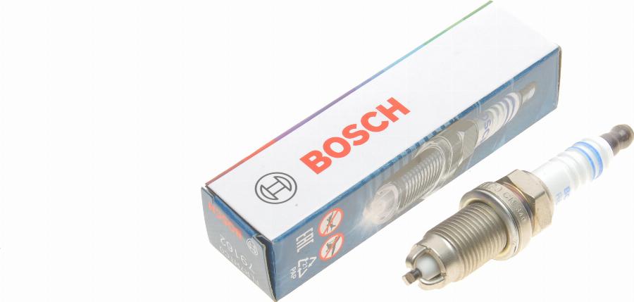 BOSCH 0 242 235 788 - Свеча зажигания parts5.com