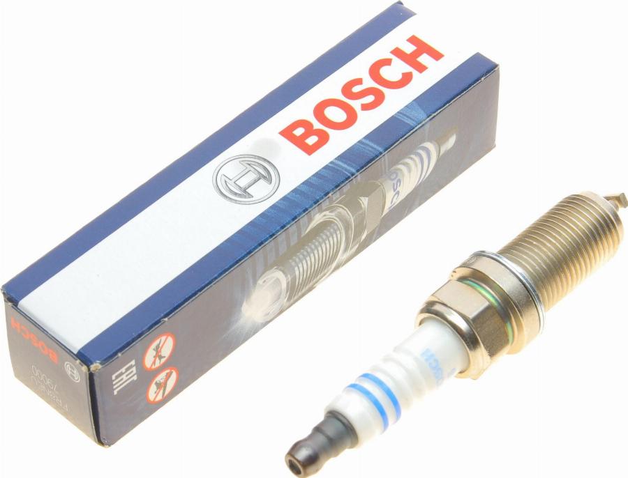 BOSCH 0 242 230 607 - Свеча зажигания parts5.com