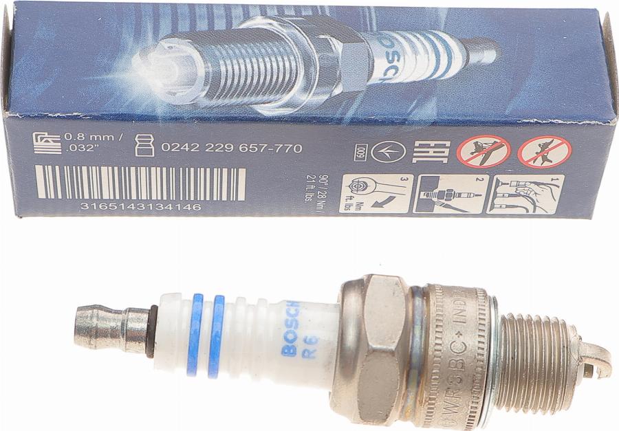 BOSCH 0 242 229 657 - Свеча зажигания parts5.com