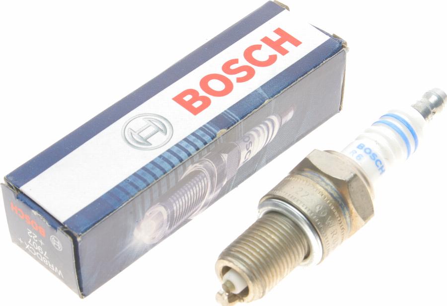 BOSCH 0 242 229 687 - Bujía de encendido parts5.com