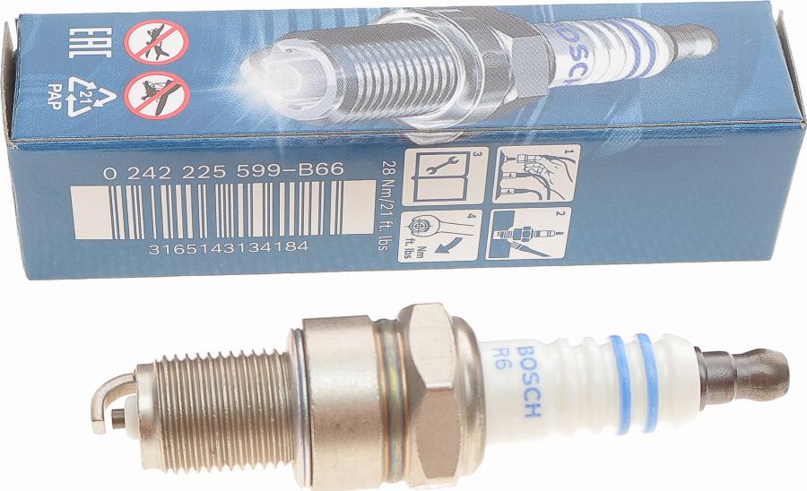 BOSCH 0 242 225 599 - Свеча зажигания parts5.com