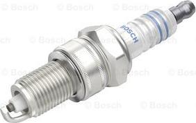 BOSCH 0 242 225 625 - Свеча зажигания parts5.com