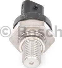 BOSCH 0 261 230 402 - Датчик, температуры / давления масла parts5.com