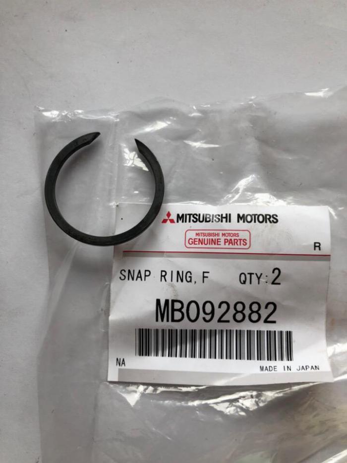 Mitsubishi MB092882 - Комплект подшипника ступицы колеса parts5.com