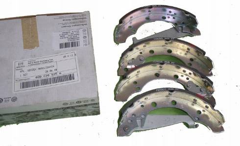 VW 6Y0609525B - Комплект тормозных колодок, барабанные parts5.com